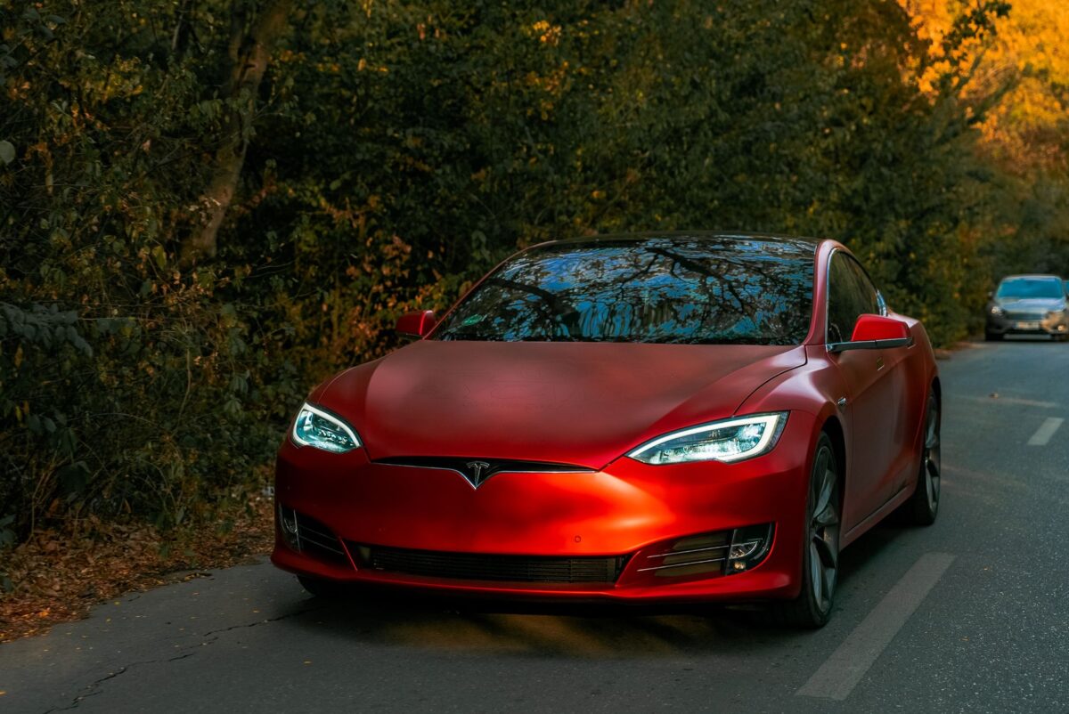 Nouveau Tesla Roadster dévoilé : 3 versions, 0,81 seconde et une sortie en 2028